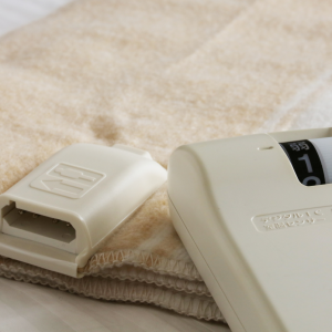 電気毛布つけっぱなしのリスクは?寝る時の影響と電気代が心配…