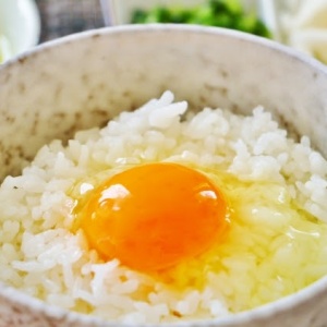 卵かけご飯はいつから子供に食べさせている 生卵は何歳から食べれるのか しゅみのじかん